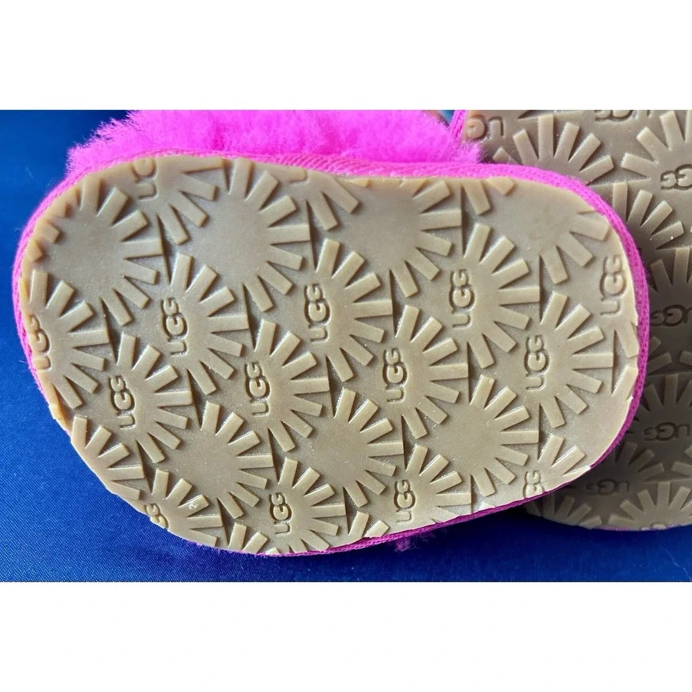 UGG BABY GIRL NEWBORN 0/3 Month Fluff Hot pink slide sandal logo strap size 0  1